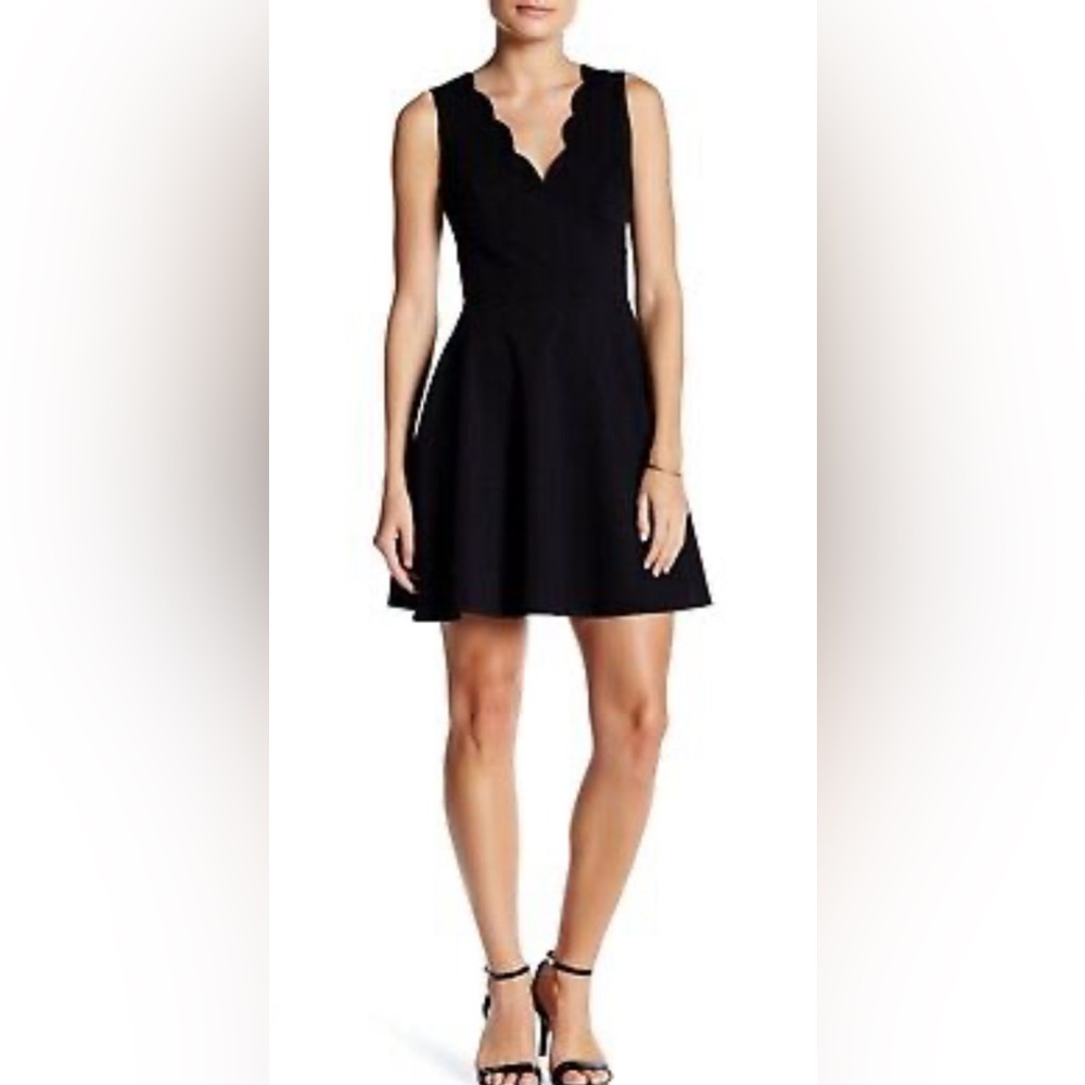 Black Sleeveless A line Scalloped V Neck
